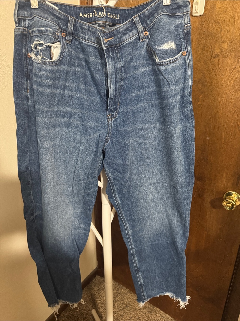 American Eagle Outfitters Men's Light Blue Distressed Relaxed Jeans